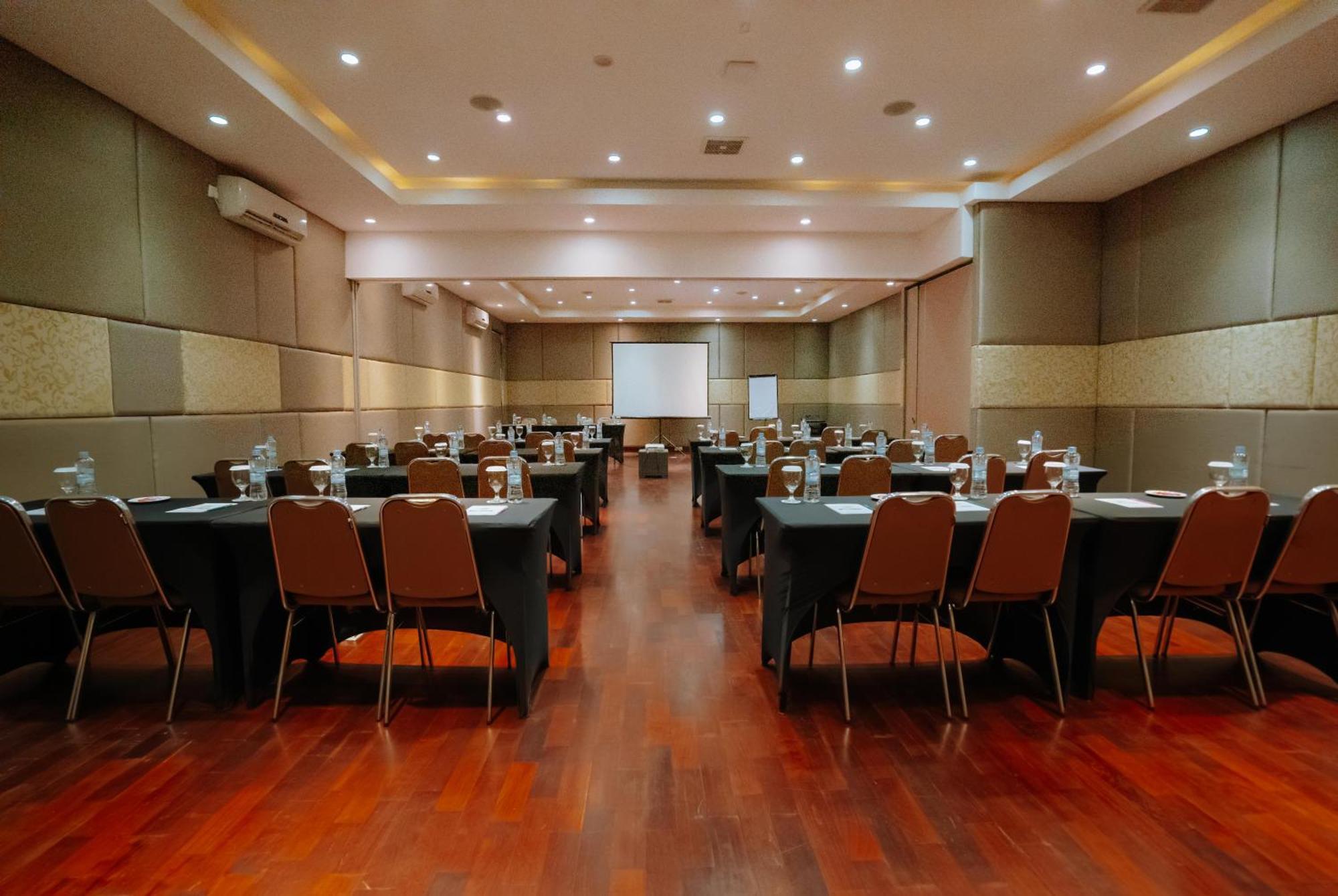 Praja Hotel Denpasa Buitenkant foto