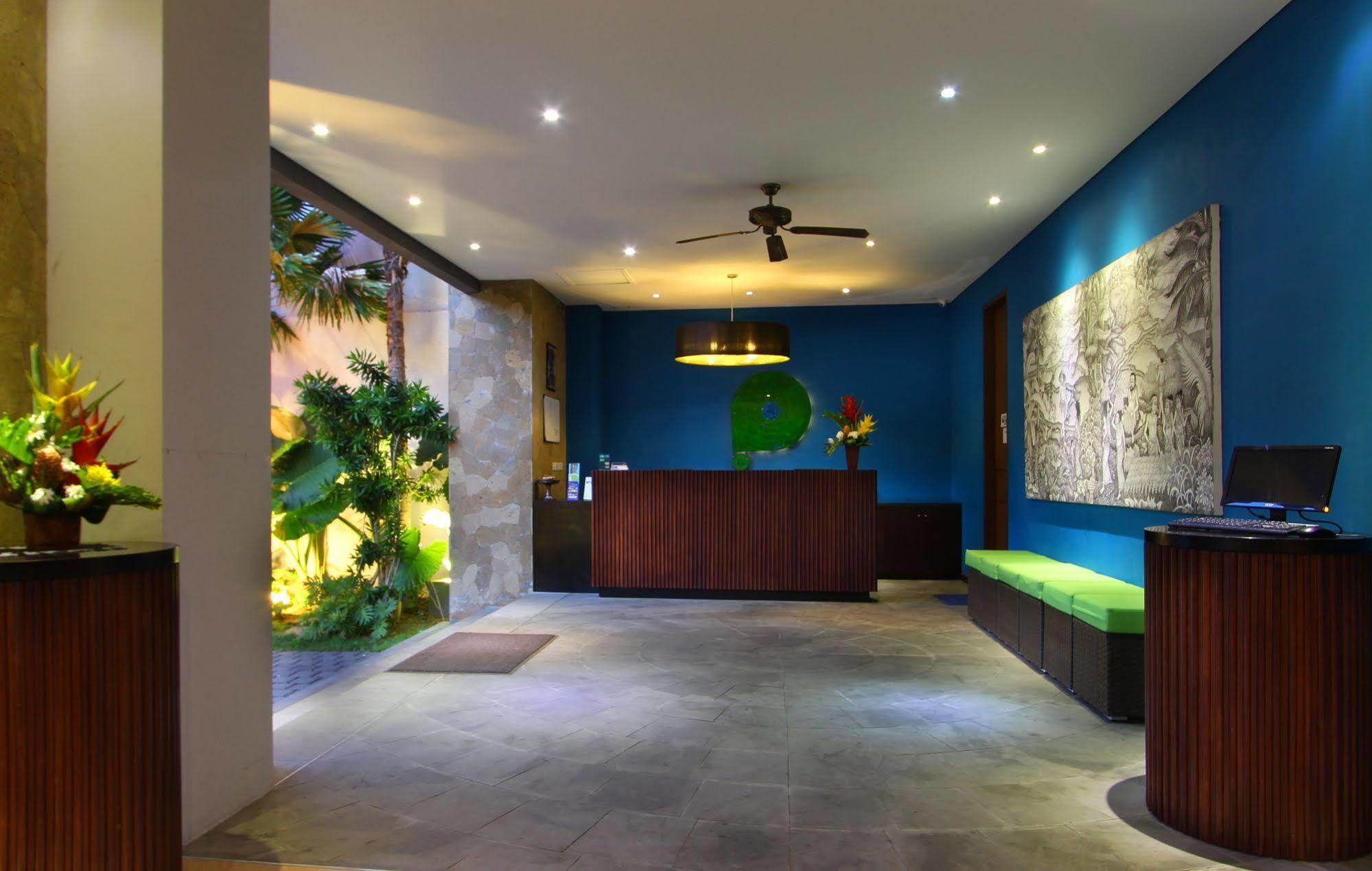 Praja Hotel Denpasa Buitenkant foto
