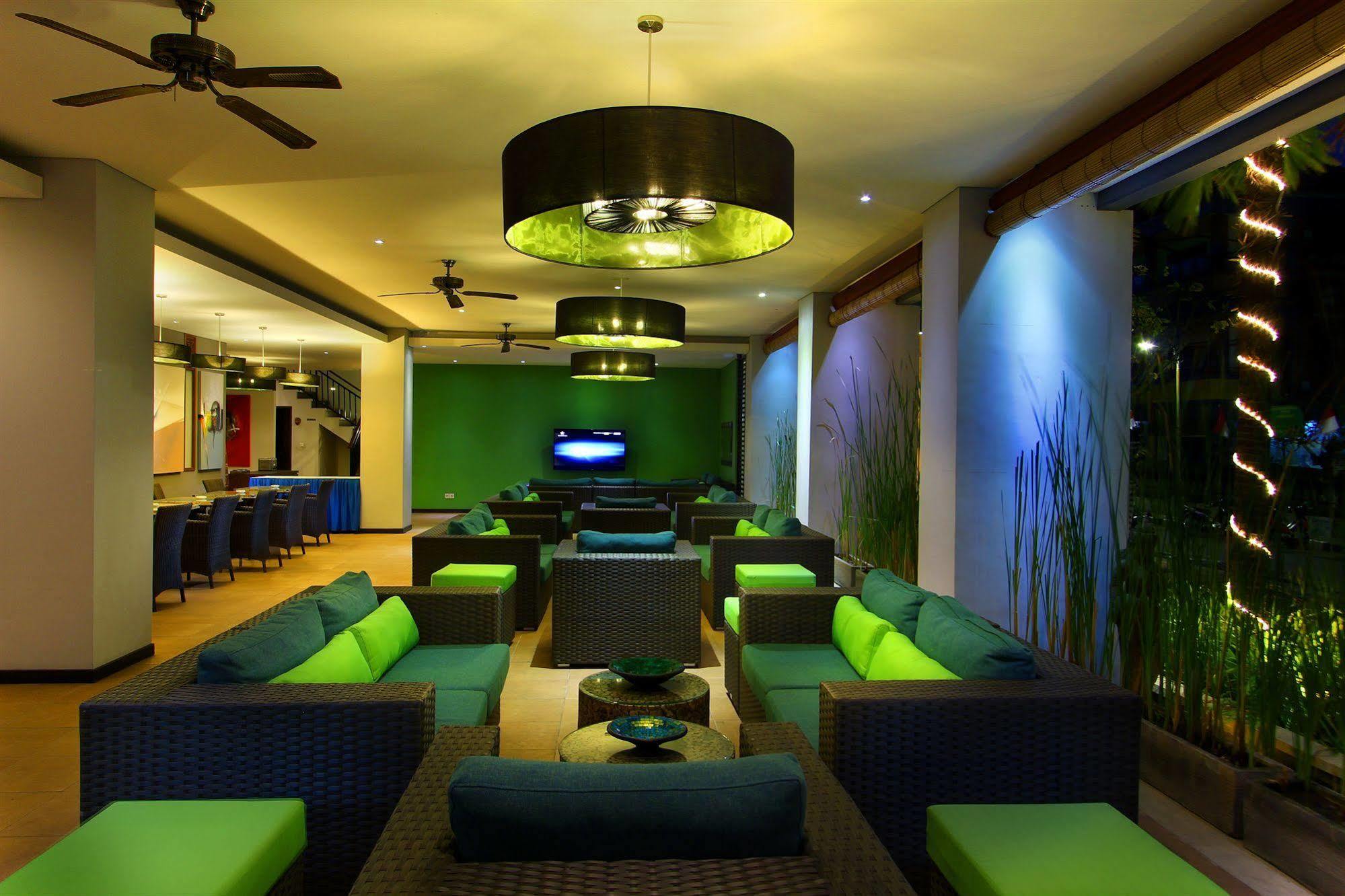 Praja Hotel Denpasa Buitenkant foto