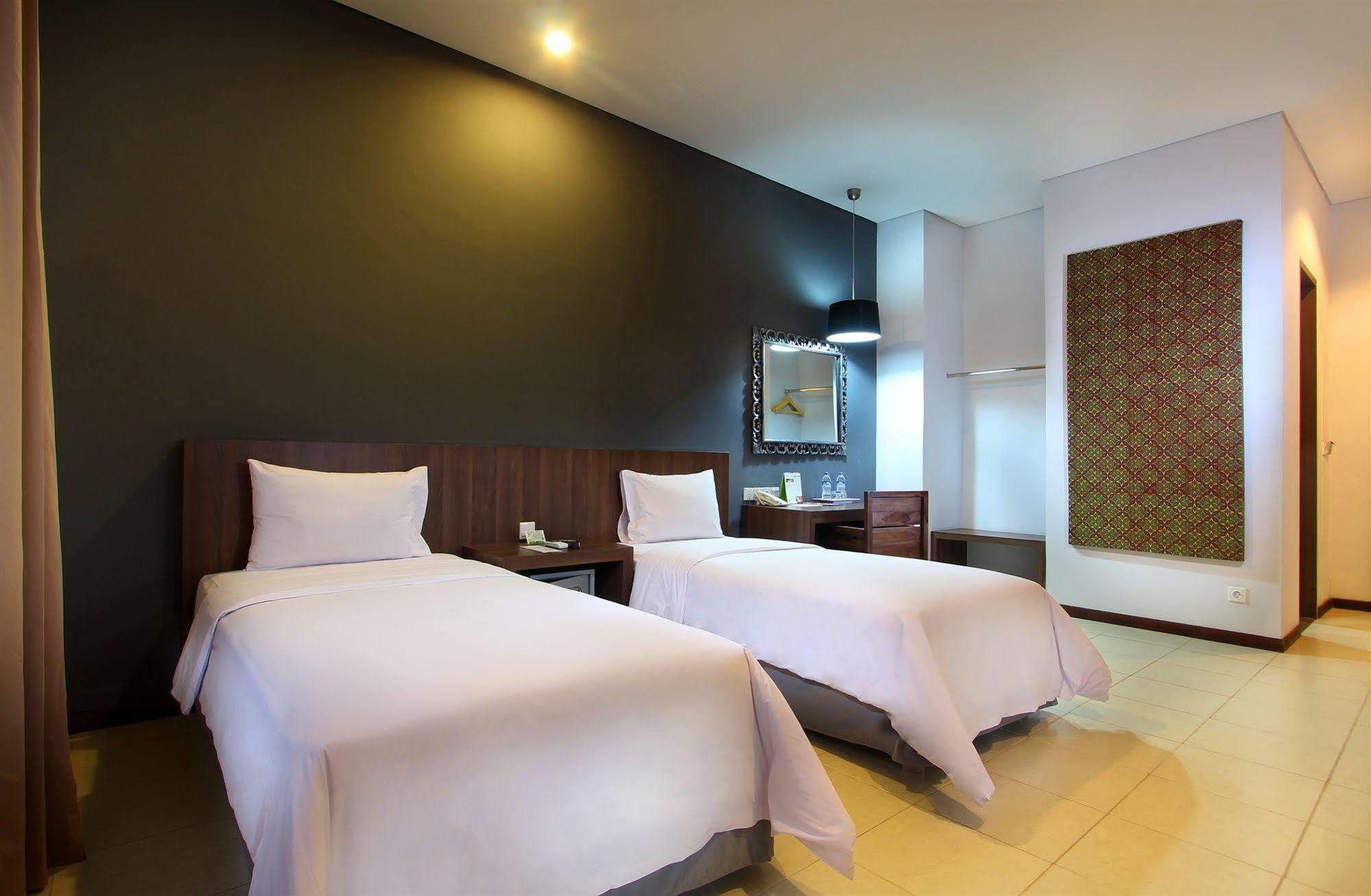 Praja Hotel Denpasa Buitenkant foto