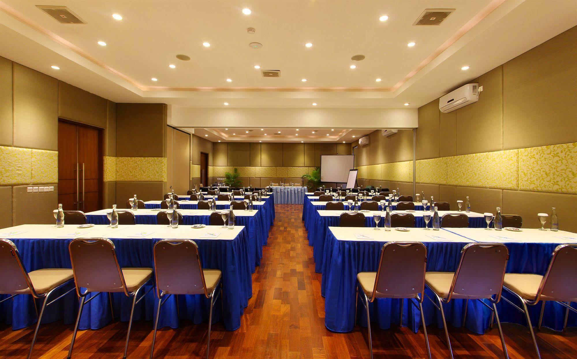 Praja Hotel Denpasa Buitenkant foto