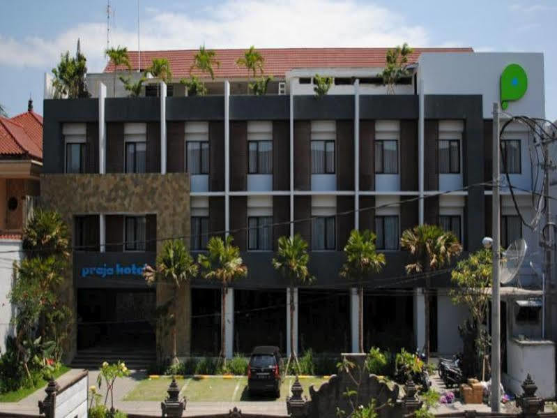 Praja Hotel Denpasa Buitenkant foto
